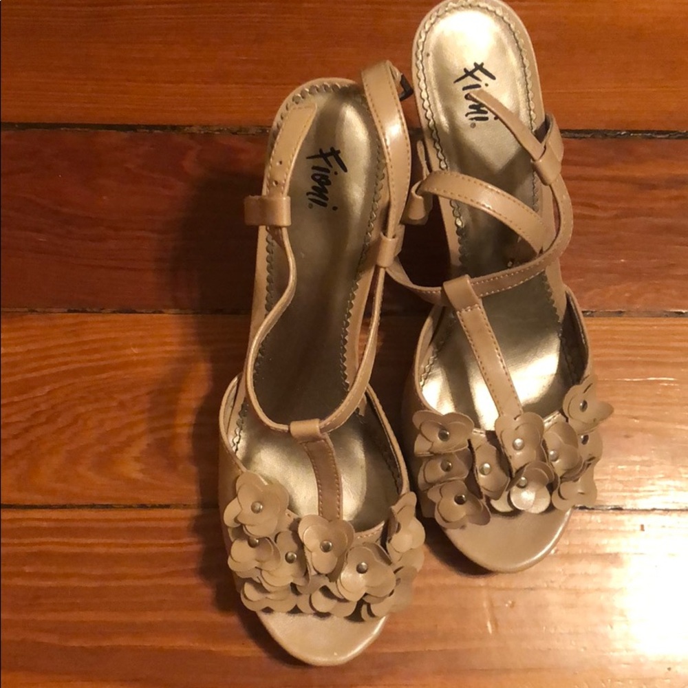 Fioni Nude Faux Leather Heels with Flower Detail